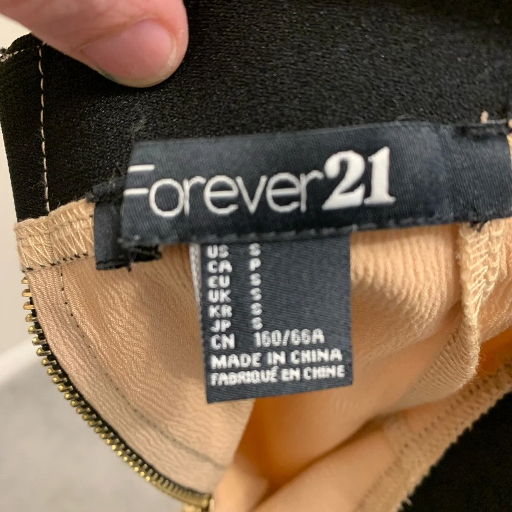 Gold Stretch Mini Skirt- Zipper Back- NWT- S - Picture 4 of 4